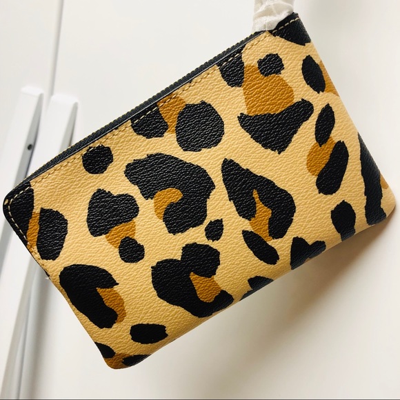 ❤️SOLD❤️Authentic Coach wristlet animal print - Picture 2 of 7